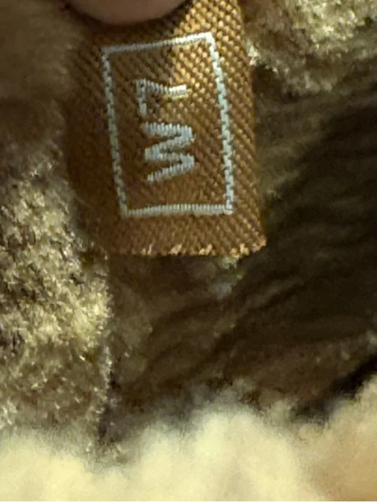 UGG Size 7 Australia Bailey Button Triplet Boots Chestnut Suede Sheepskin - Picture 6 of 7